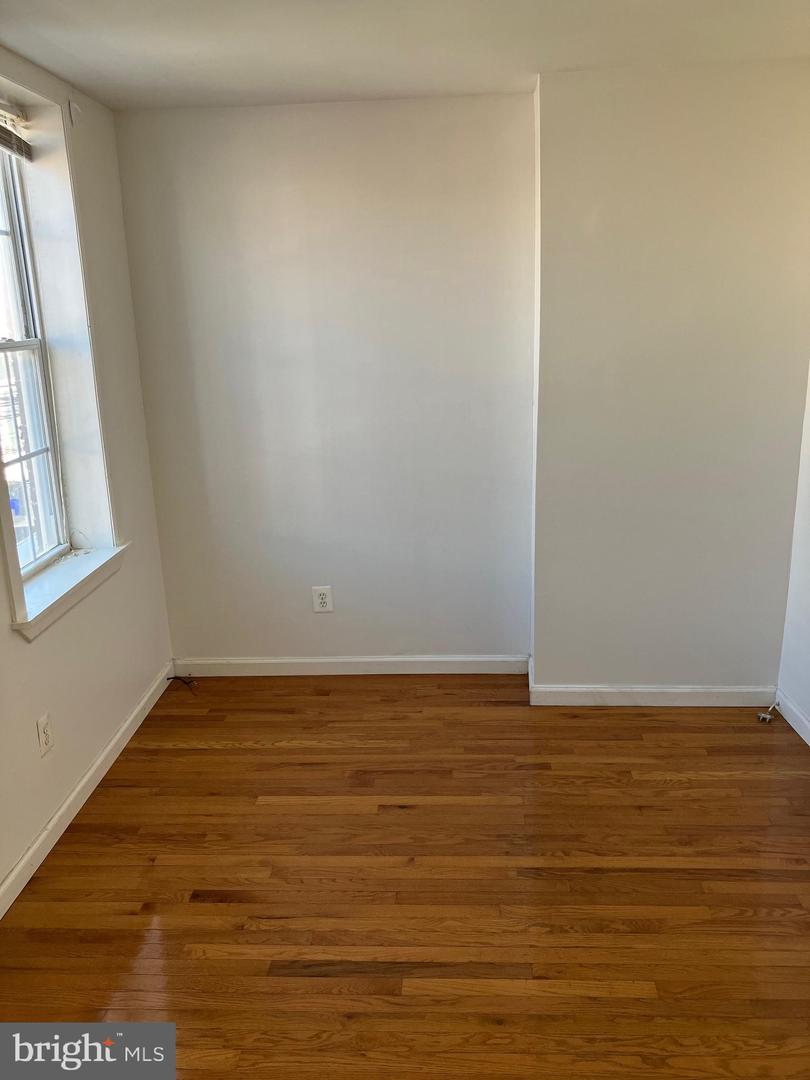 1920 Fontain St Property Photo 20