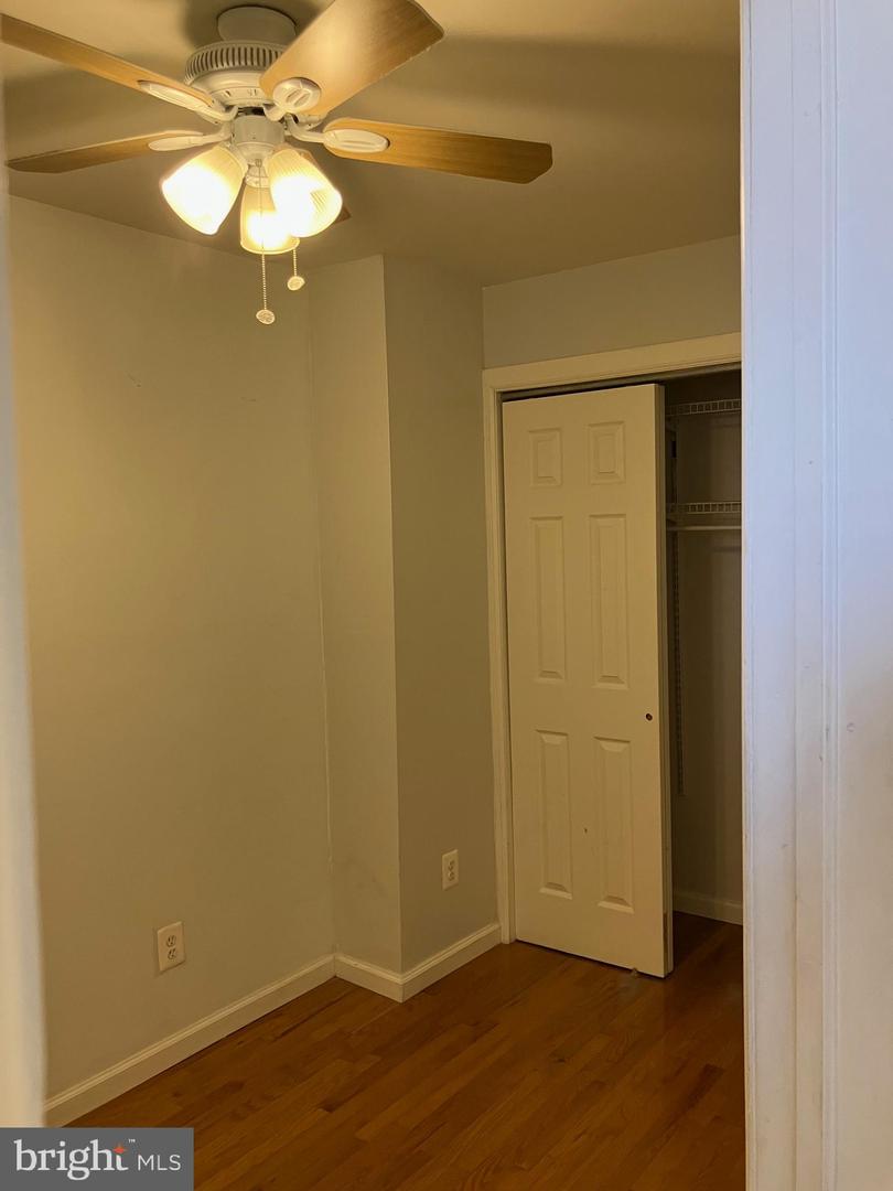 1920 Fontain St Property Photo 22