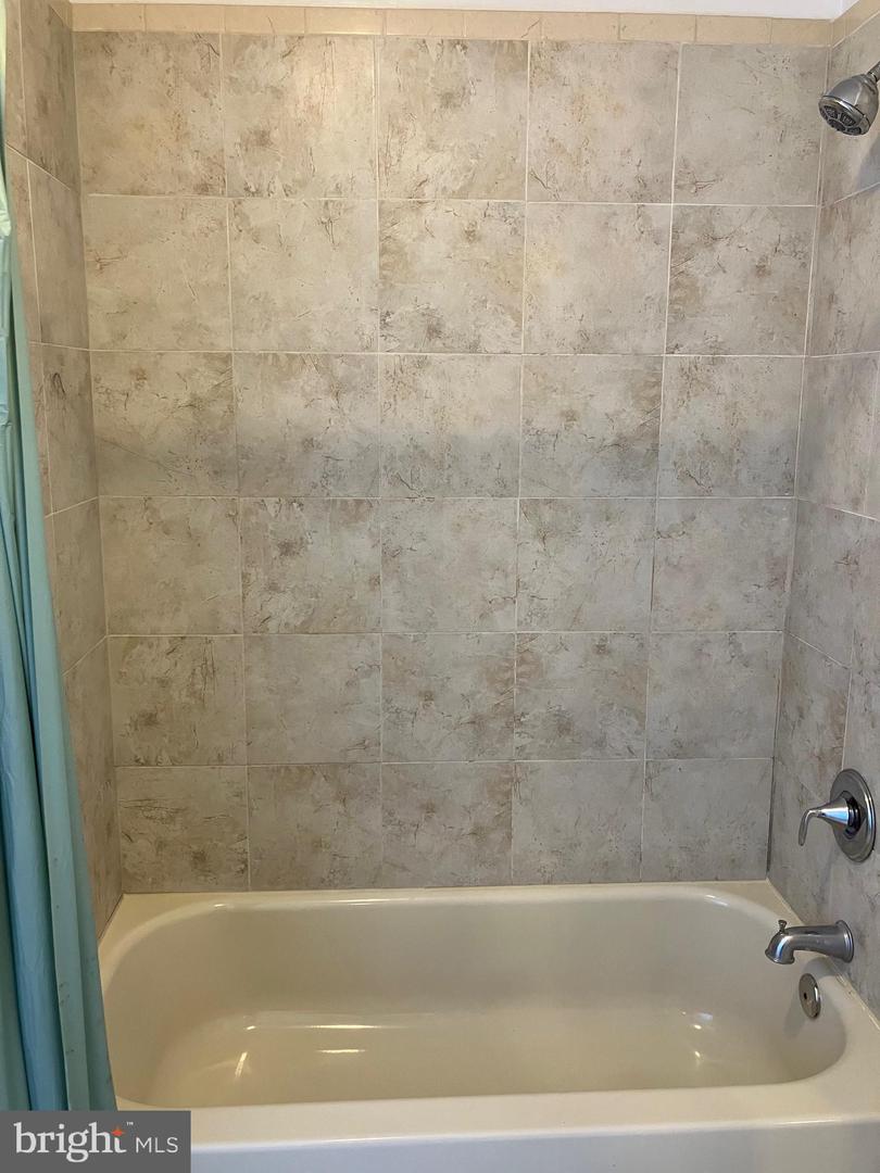 1920 Fontain St Property Photo 24