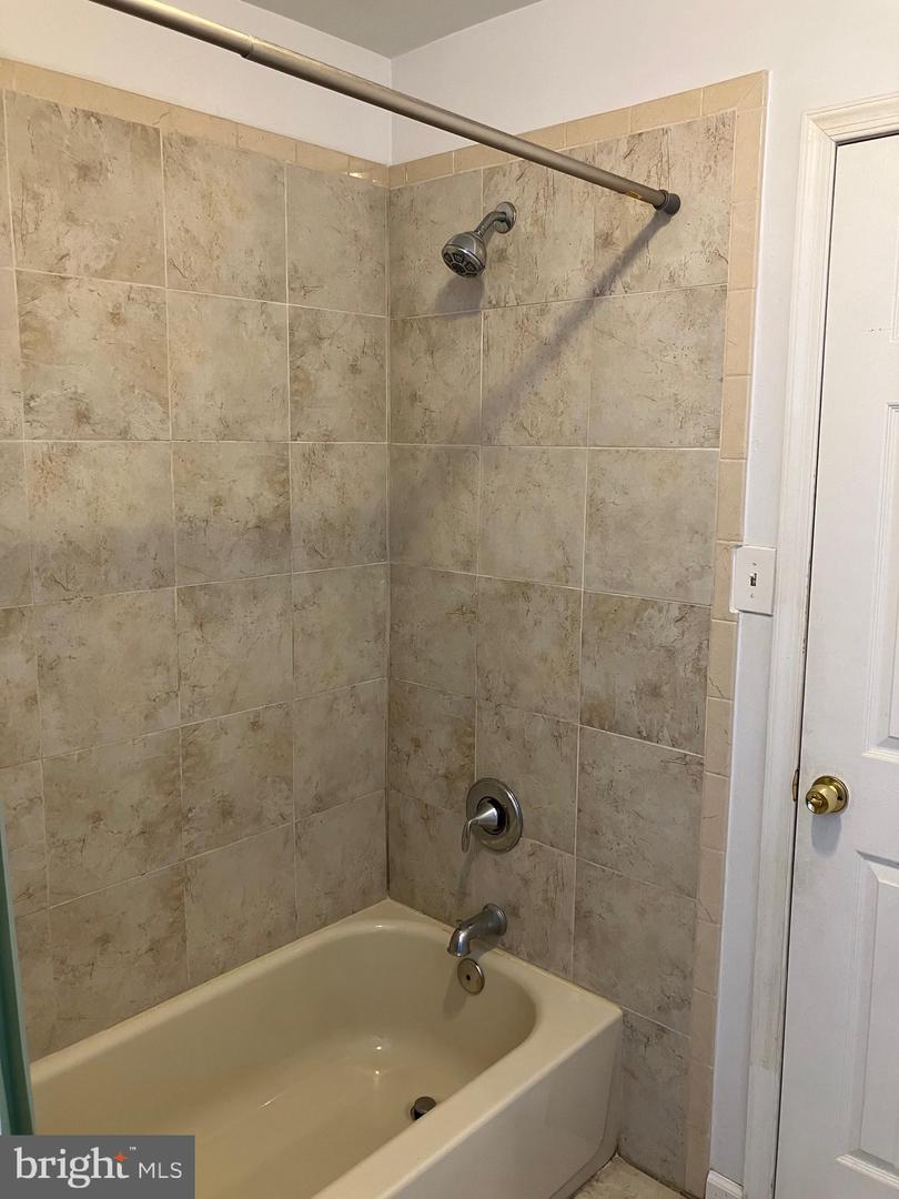 1920 Fontain St Property Photo 25