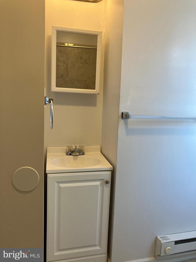 1920 Fontain St Property Photo 26