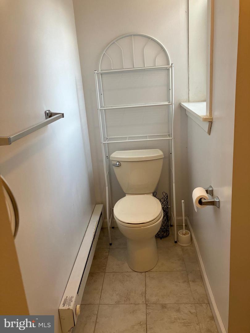 1920 Fontain St Property Photo 27