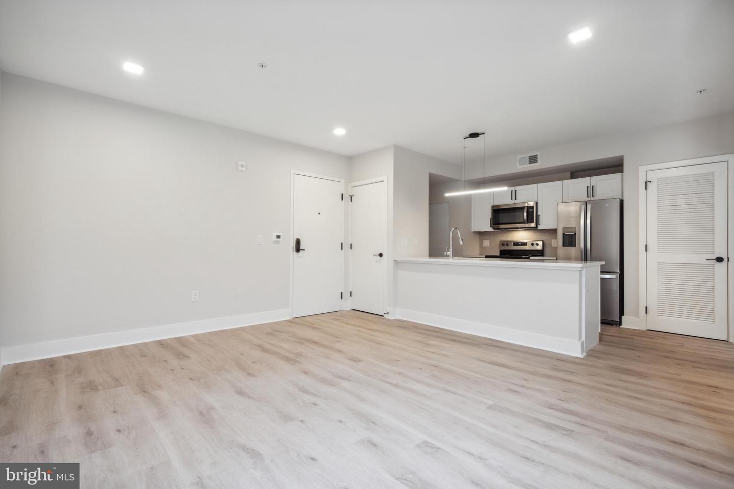 1805 N Howard St #201 Property Photo 3