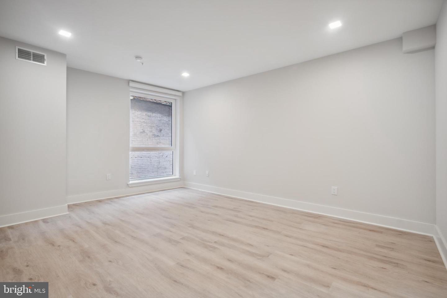 1805 N Howard St #201 Property Photo 4