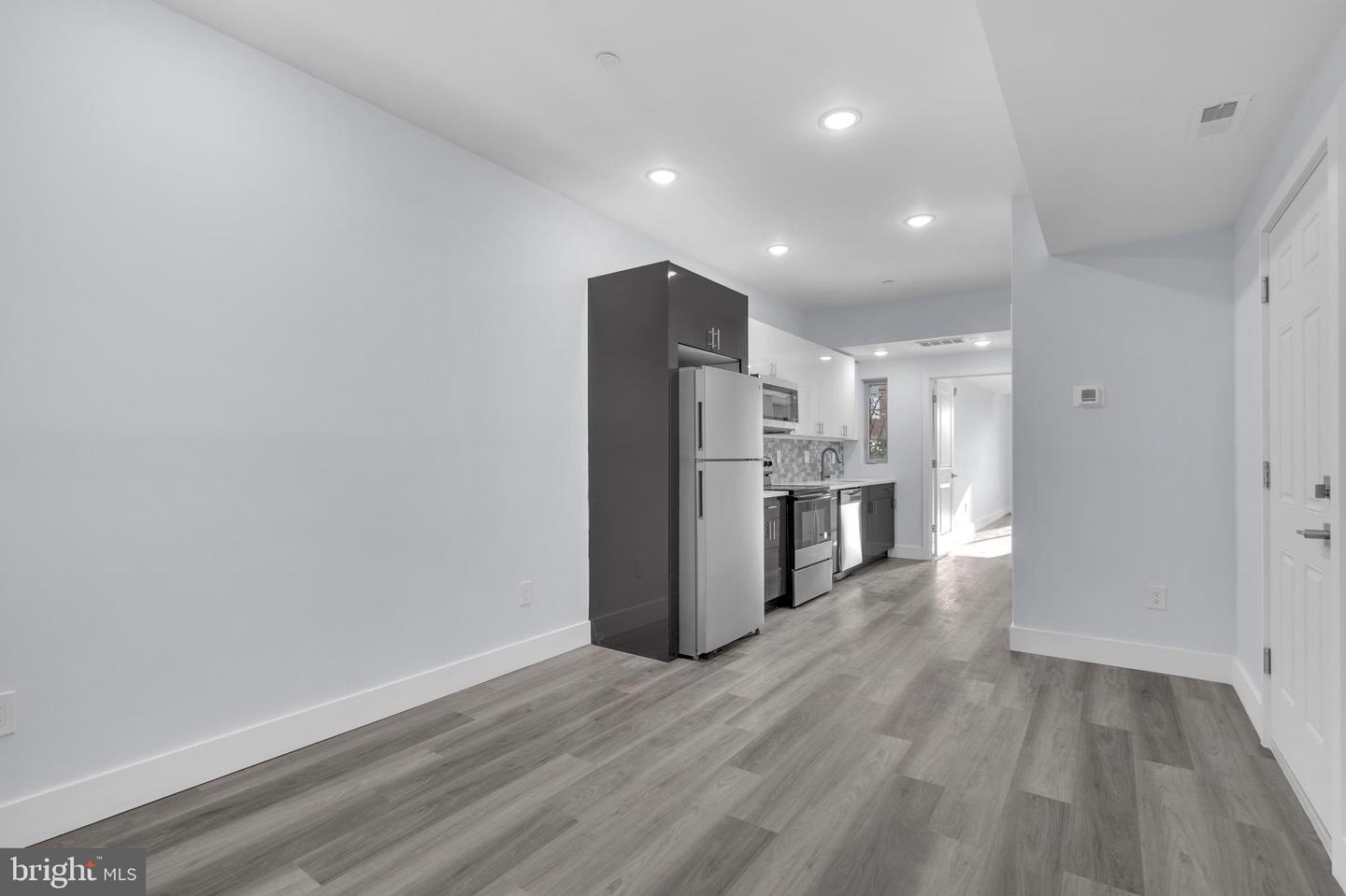 2255 N Delhi St Property Photo 4