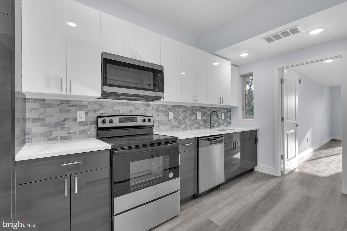 2255 N Delhi St Property Photo 5