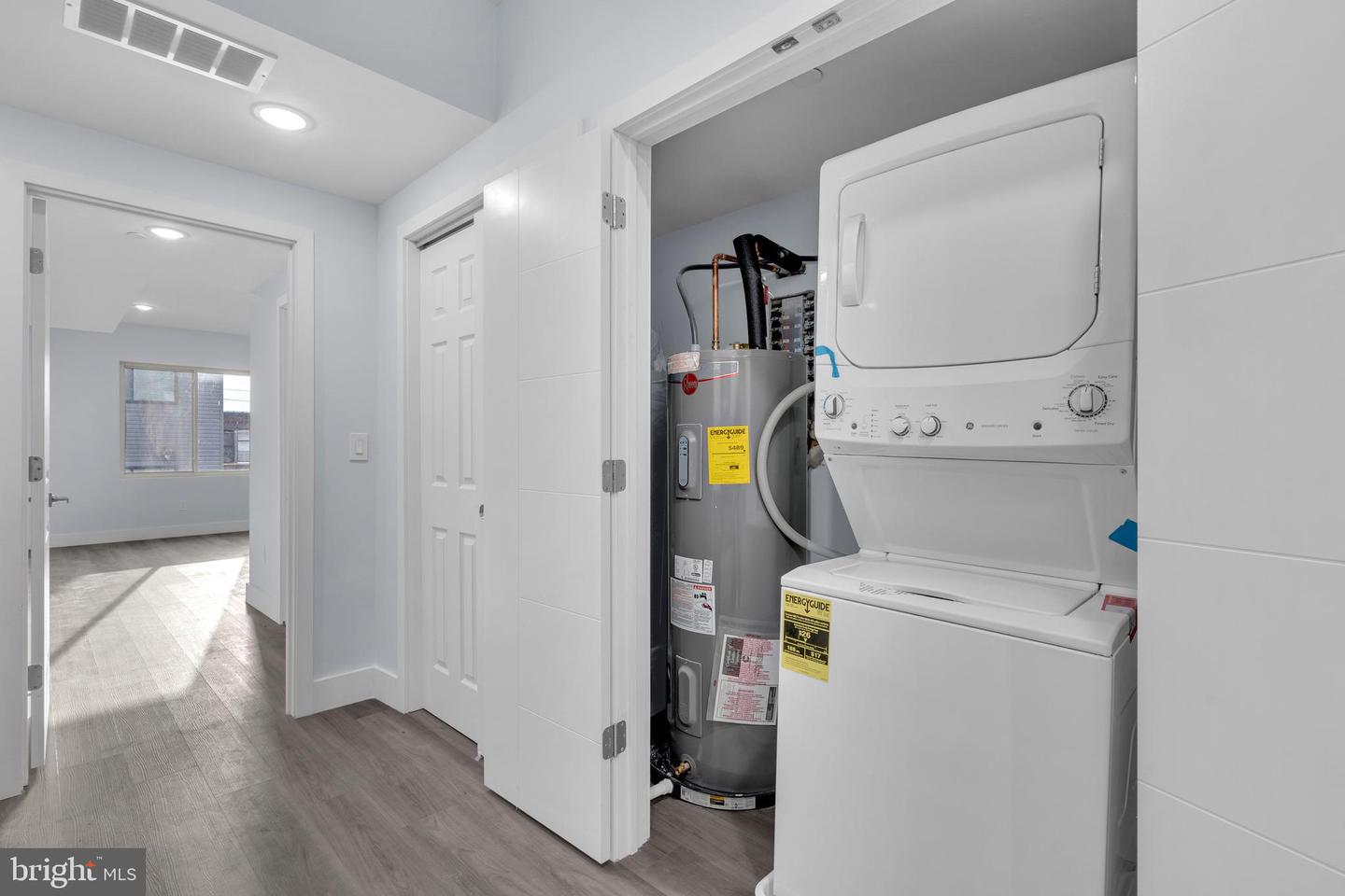 2255 N Delhi St Property Photo 6
