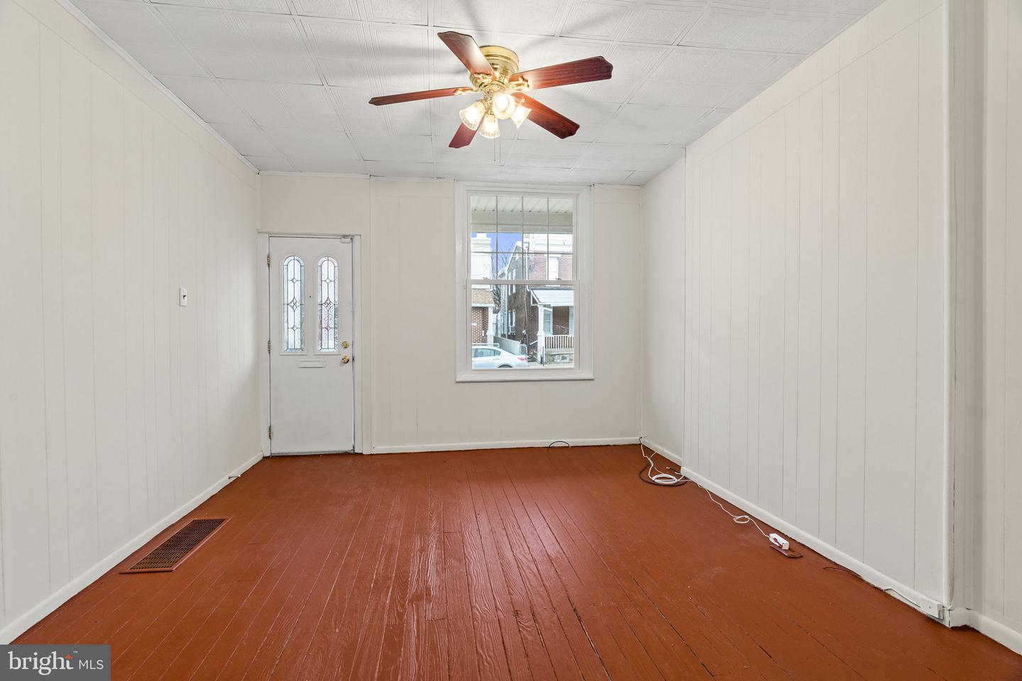 4513 E Stiles St Property Photo 4
