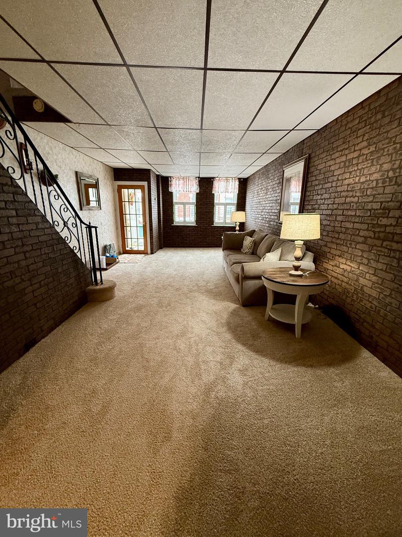 358 Tree St Property Photo 2