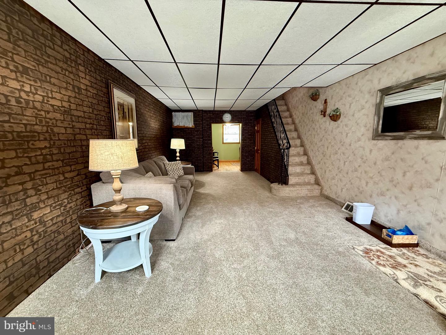 358 Tree St Property Photo 5