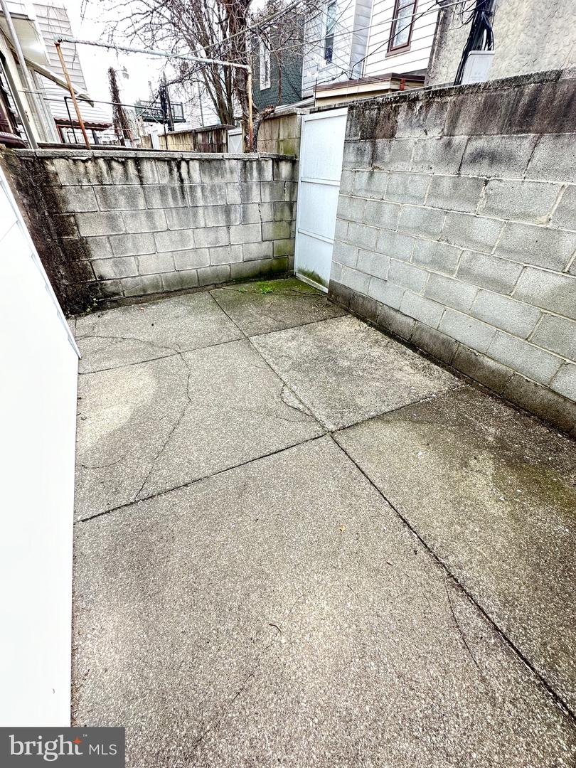 358 Tree St Property Photo 16