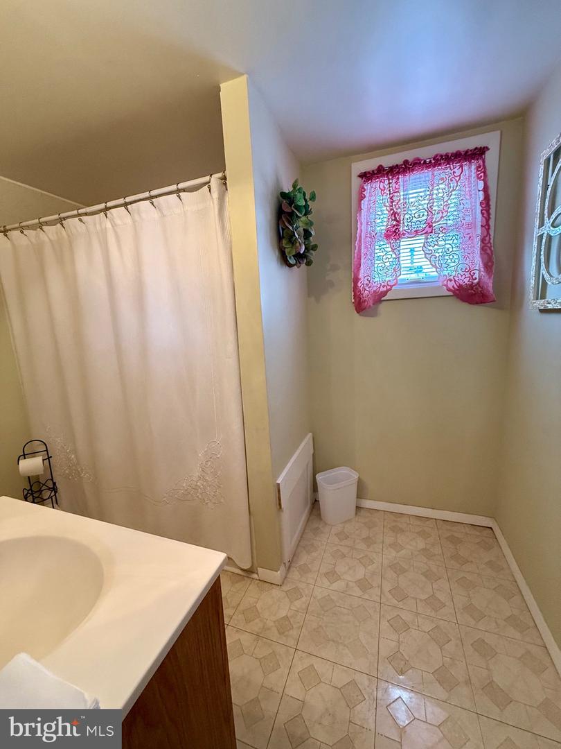 358 Tree St Property Photo 18