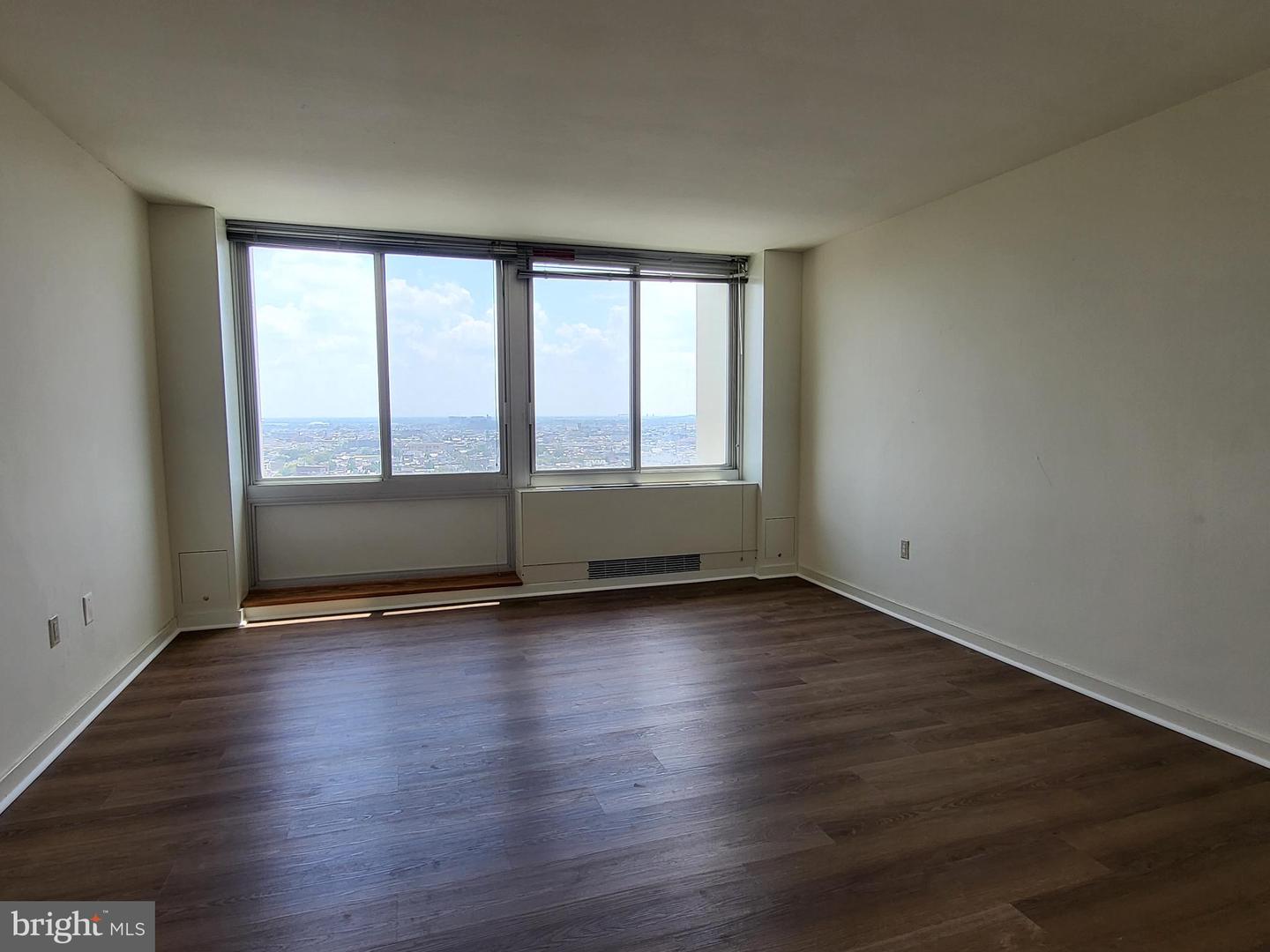 604-36 S WASHINGTON SQ #1913 Property Photo 1