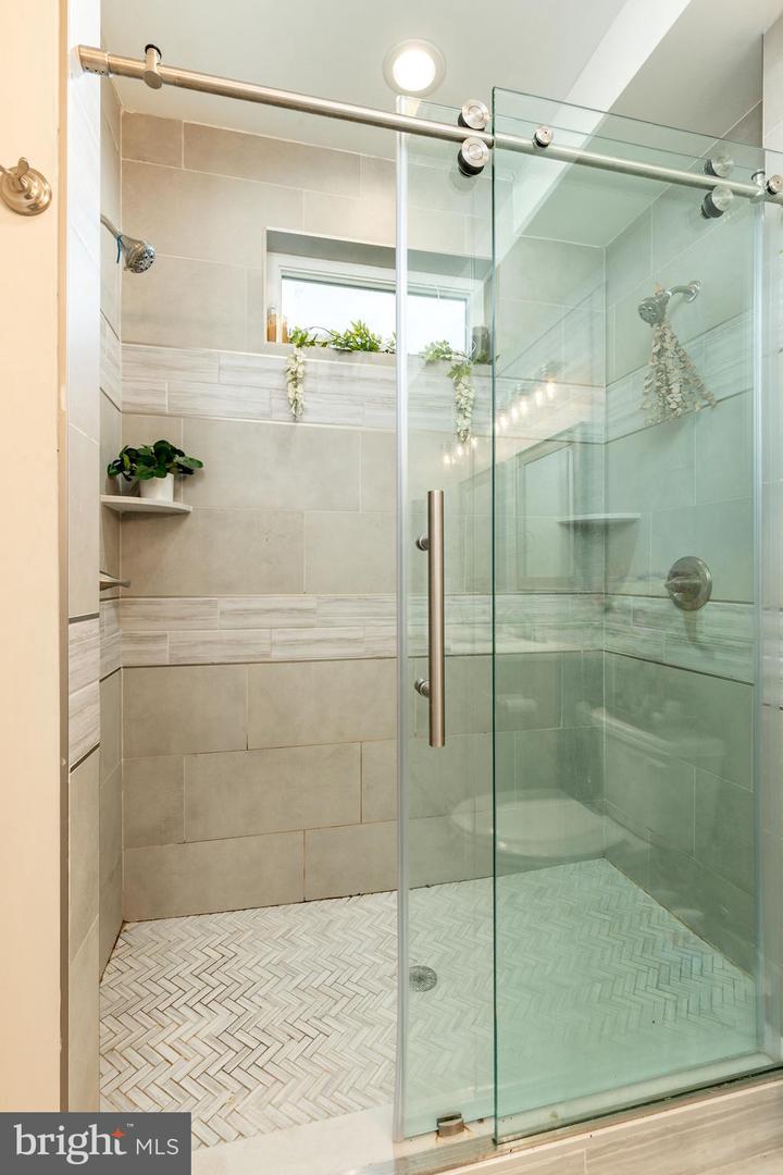 2525 N Hancock St Property Photo 14