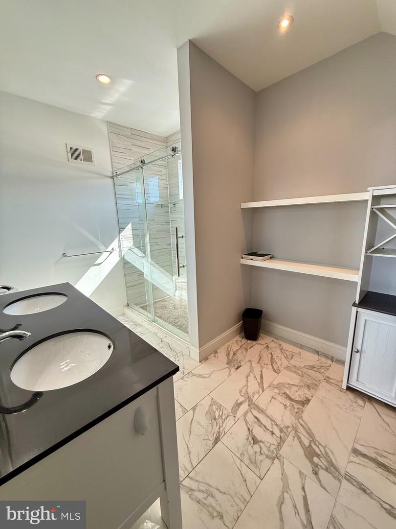 420 Greenwich St Property Photo 24