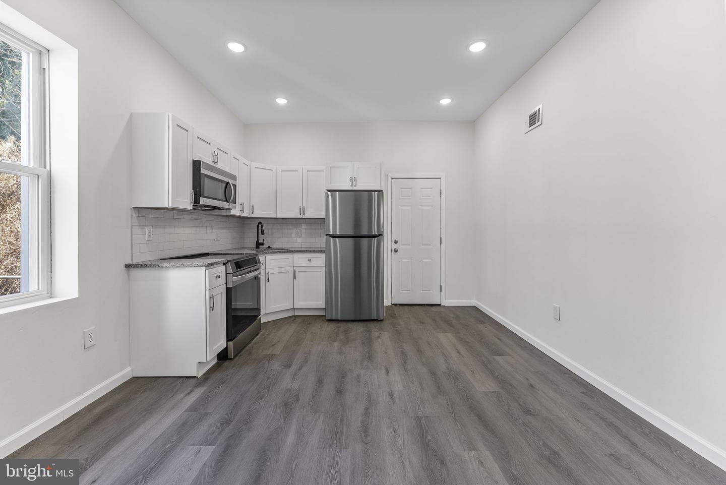 1620 W York St Property Photo 4