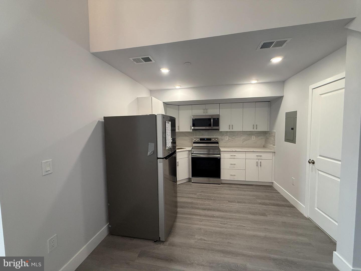 800 Callowhill St #8 Unit 3 Property Photo 6