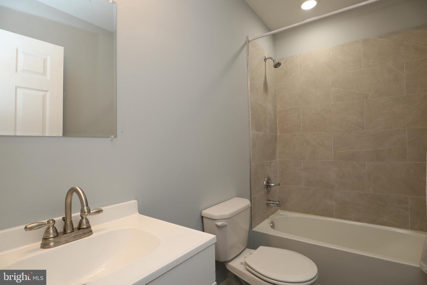 1908 W Diamond St #3 Property Photo 8