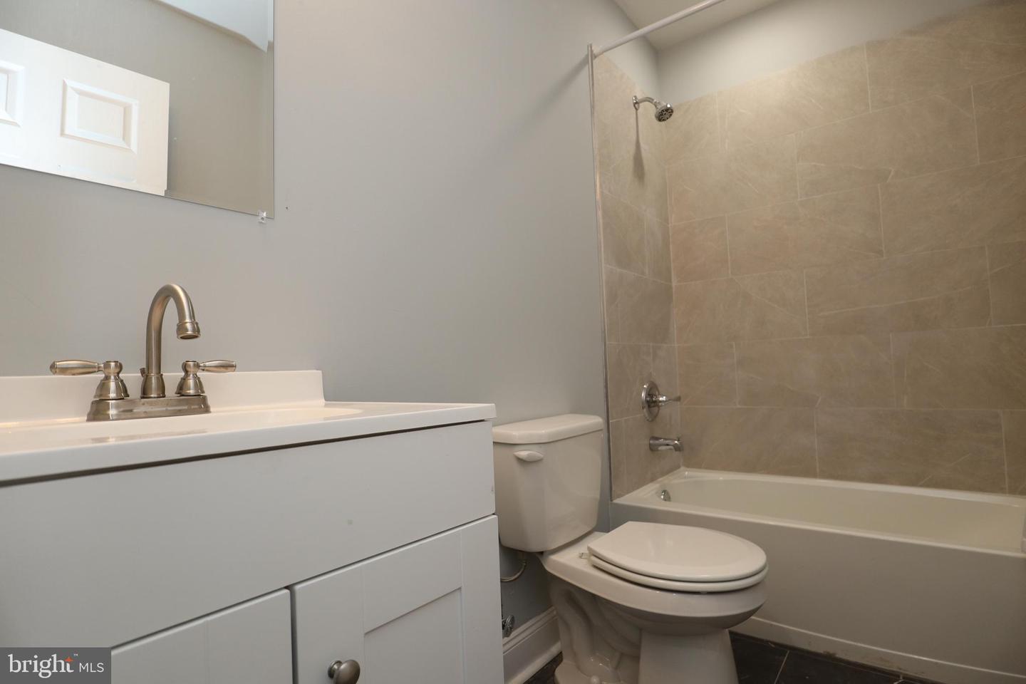 1908 W Diamond St #3 Property Photo 9