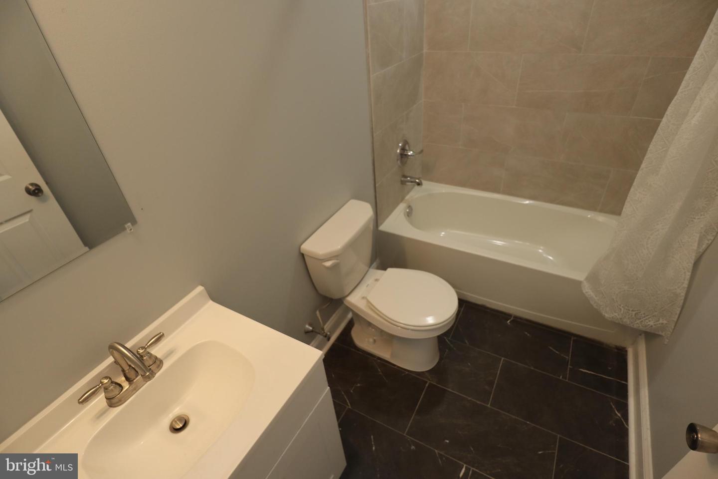 1908 W Diamond St #3 Property Photo 10