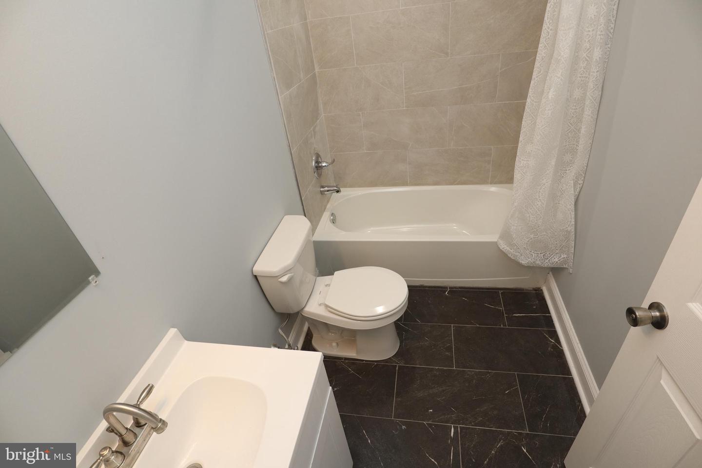 1908 W Diamond St #3 Property Photo 11