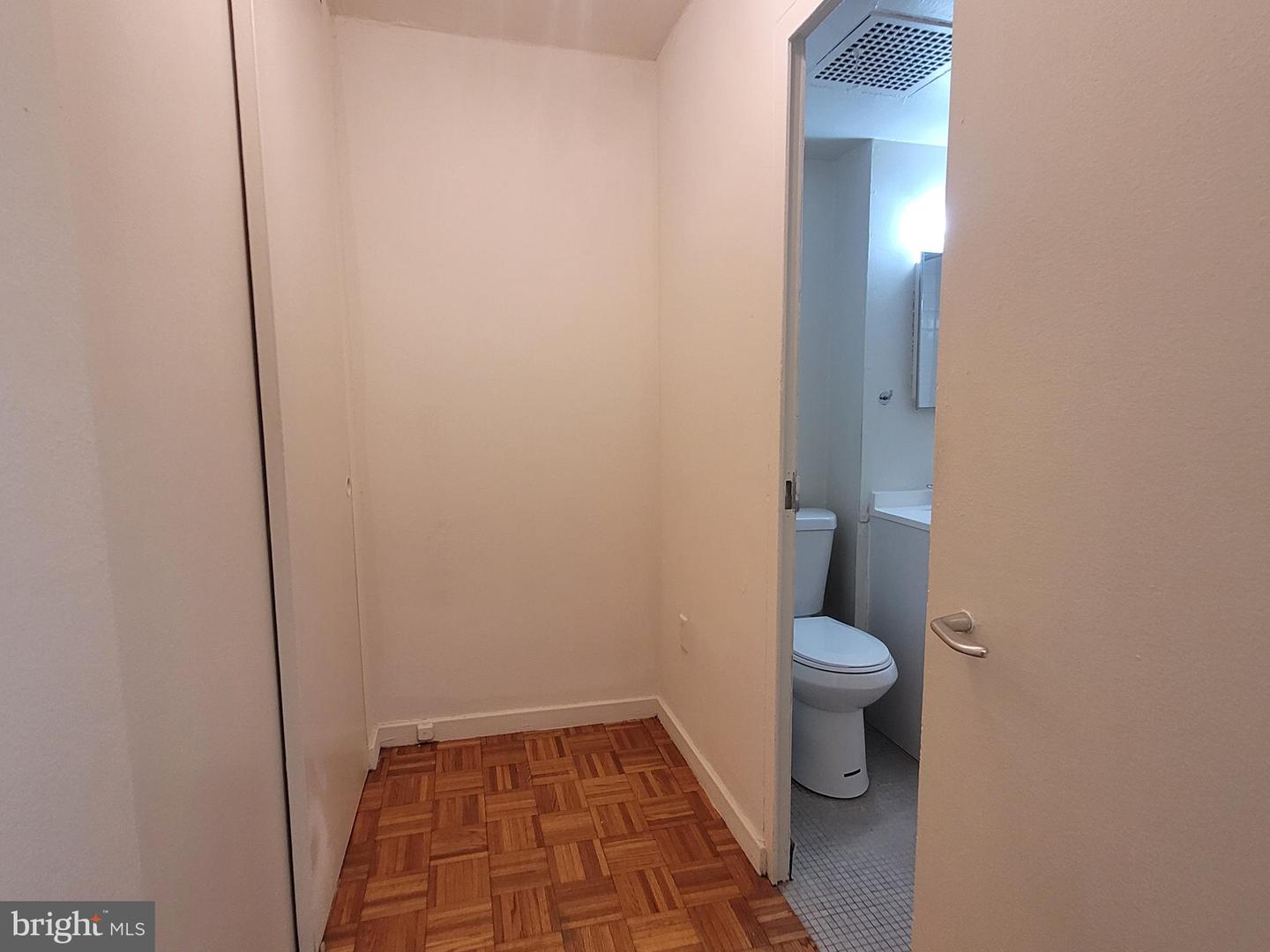 604-36 S Washington Sq #3013 Property Photo 7