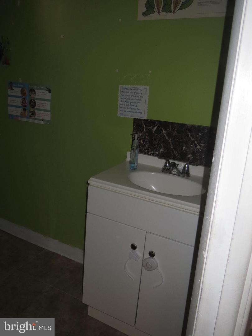 400 N 65th St #first Floor Property Photo 6