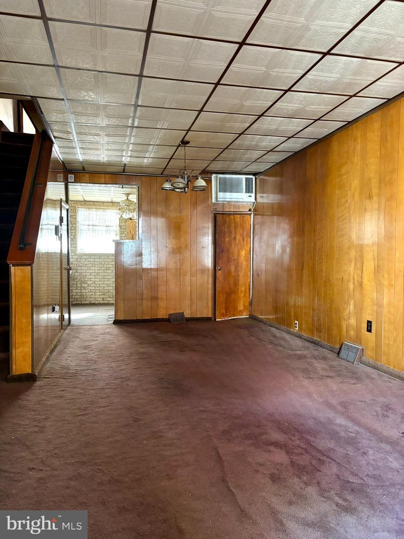1523 S Dover St Property Photo 3