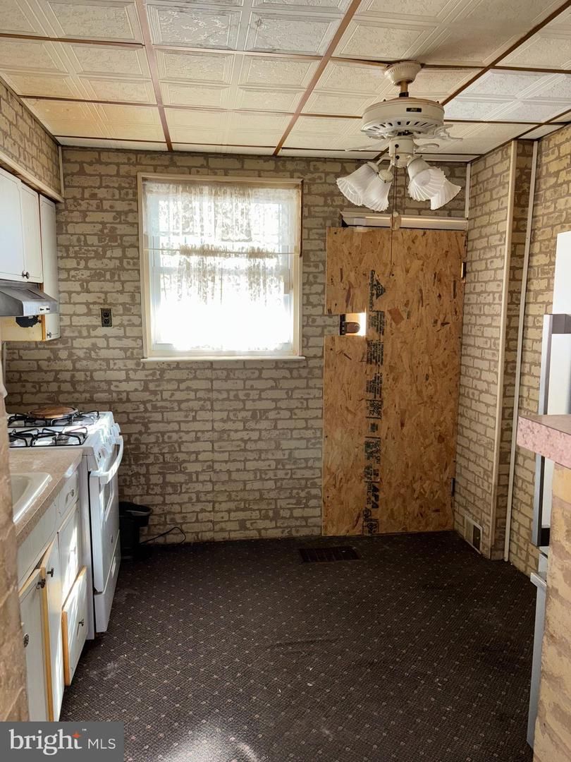 1523 S Dover St Property Photo 12