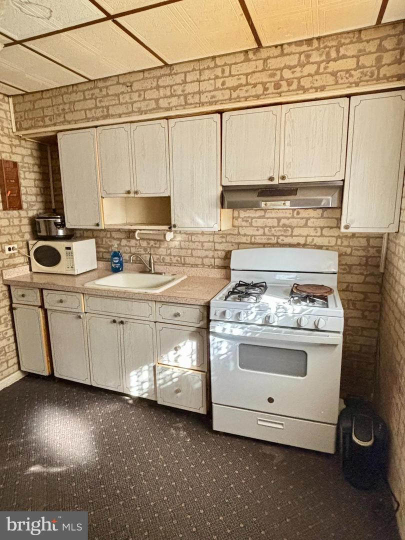1523 S Dover St Property Photo 13