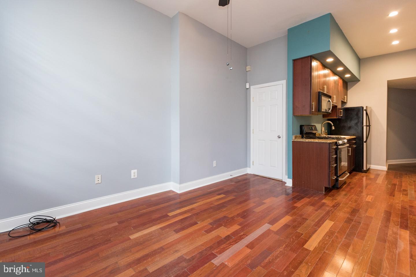 1232 N Randolph St Property Photo 4