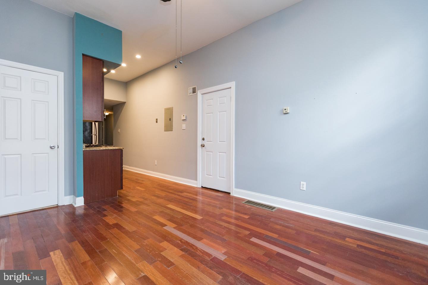 1232 N Randolph St Property Photo 8
