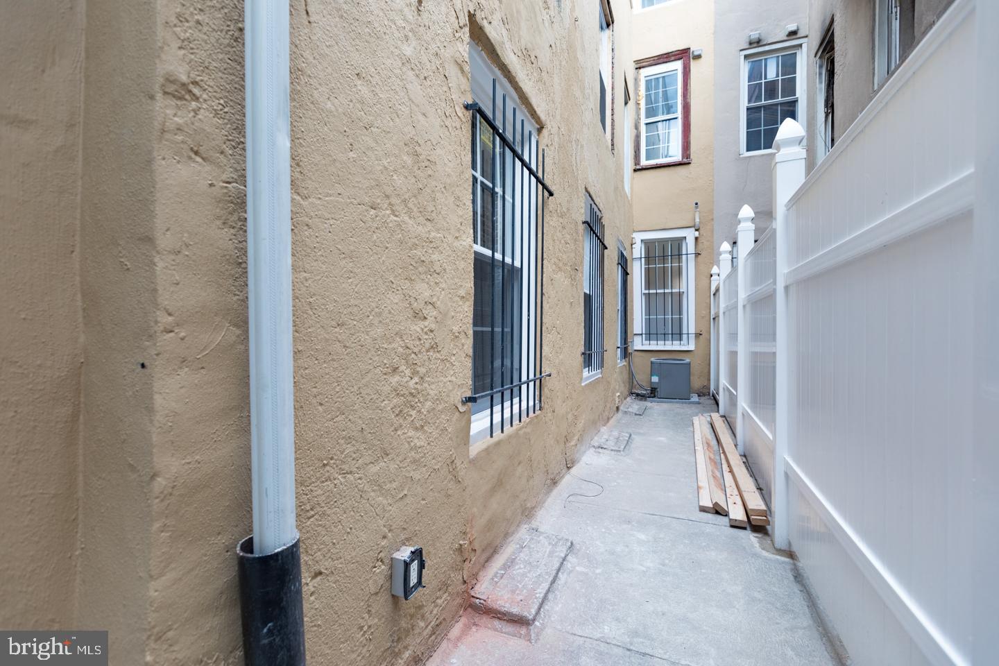 1232 N Randolph St Property Photo 24