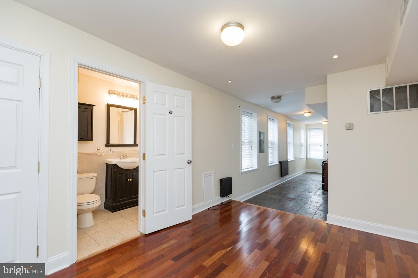 1232 N Randolph St Property Photo 25