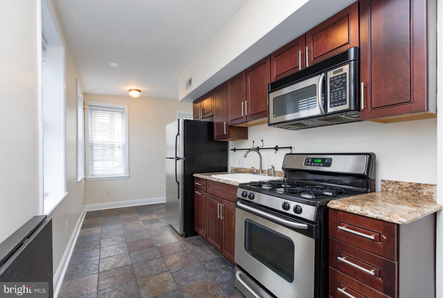 1232 N Randolph St Property Photo 31