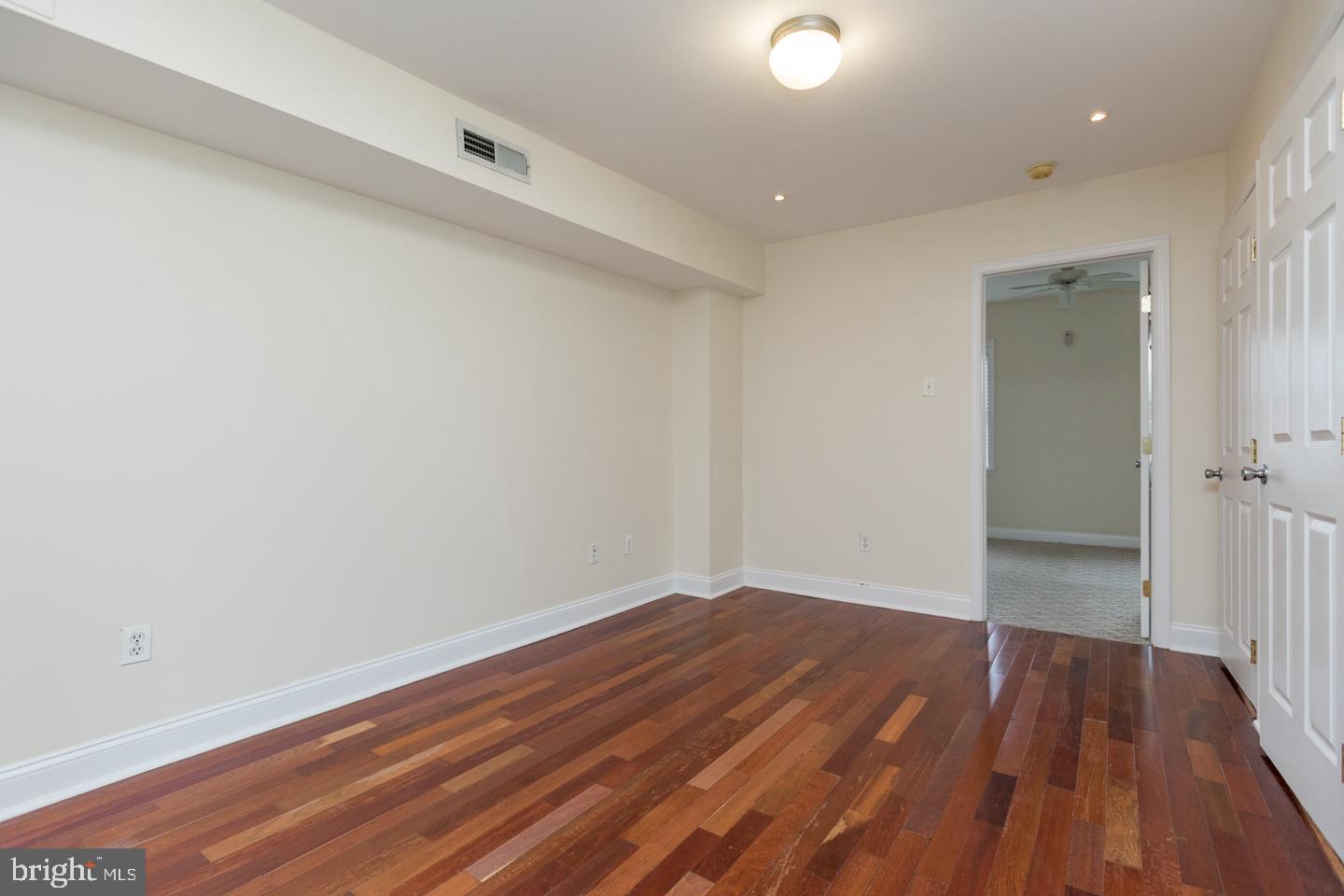 1232 N Randolph St Property Photo 37