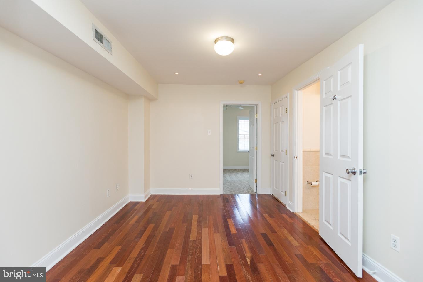 1232 N Randolph St Property Photo 38