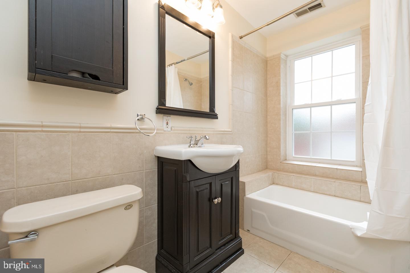 1232 N Randolph St Property Photo 45
