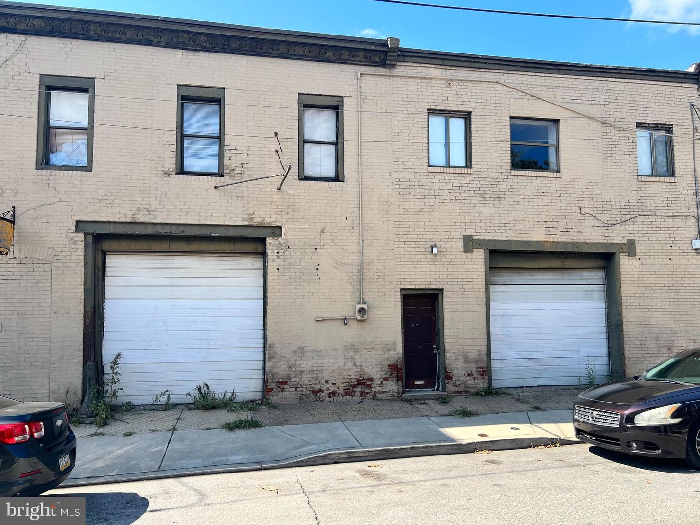 318-20 N Budd St Property Photo 1