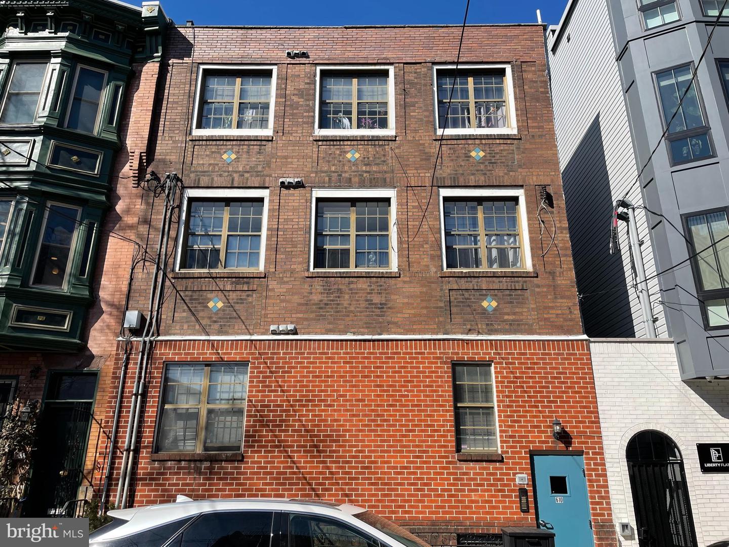 610 S American St Property Photo 1