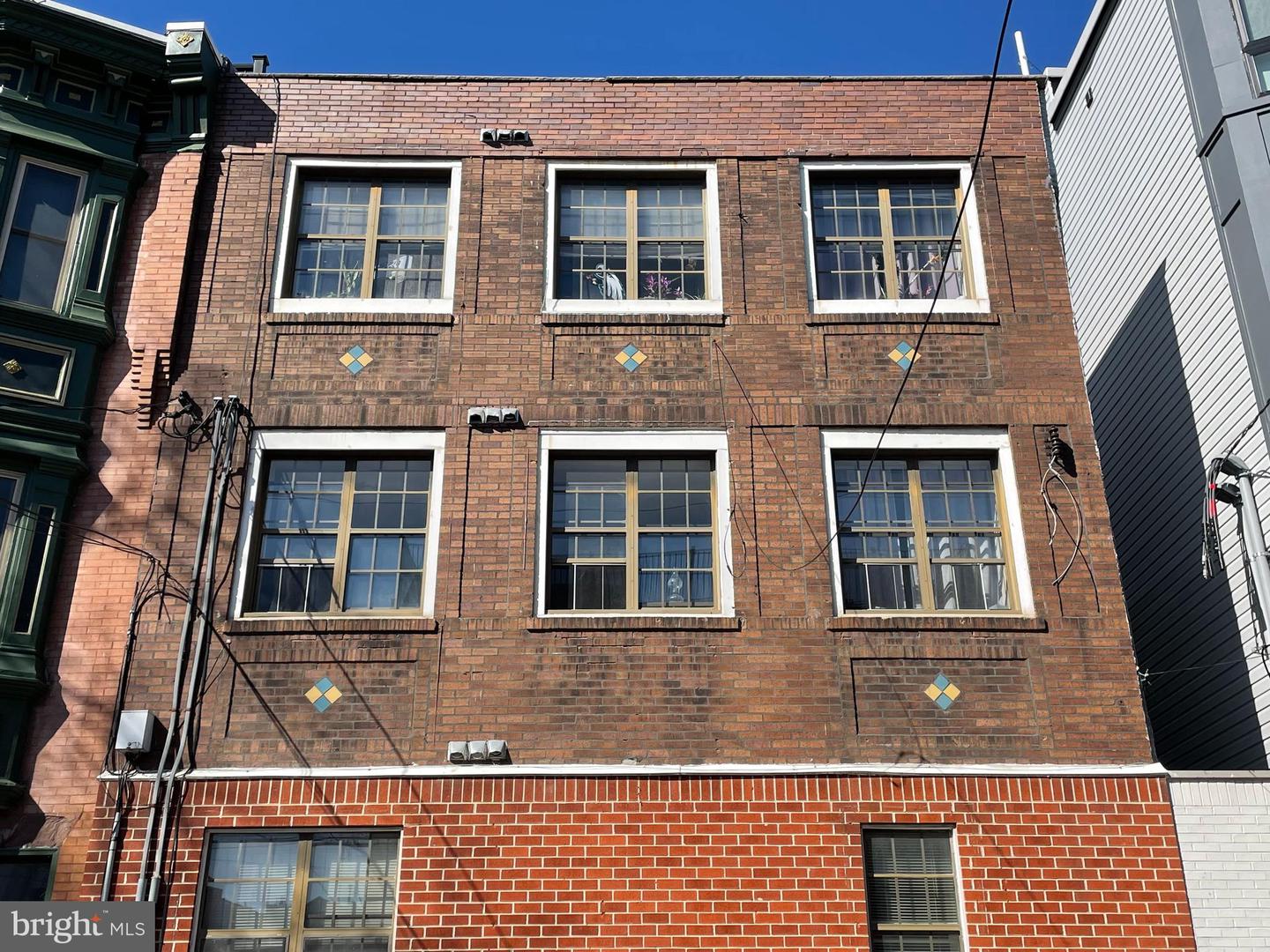 610 S American St Property Photo 3