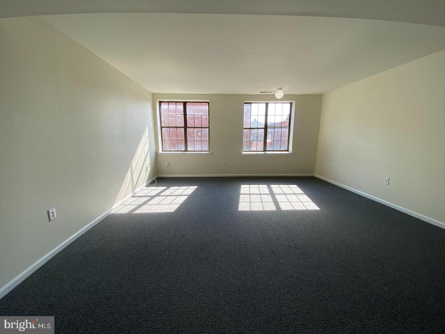 610 S American St Property Photo 4