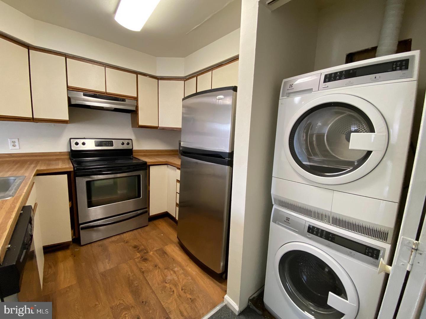 610 S American St Property Photo 11