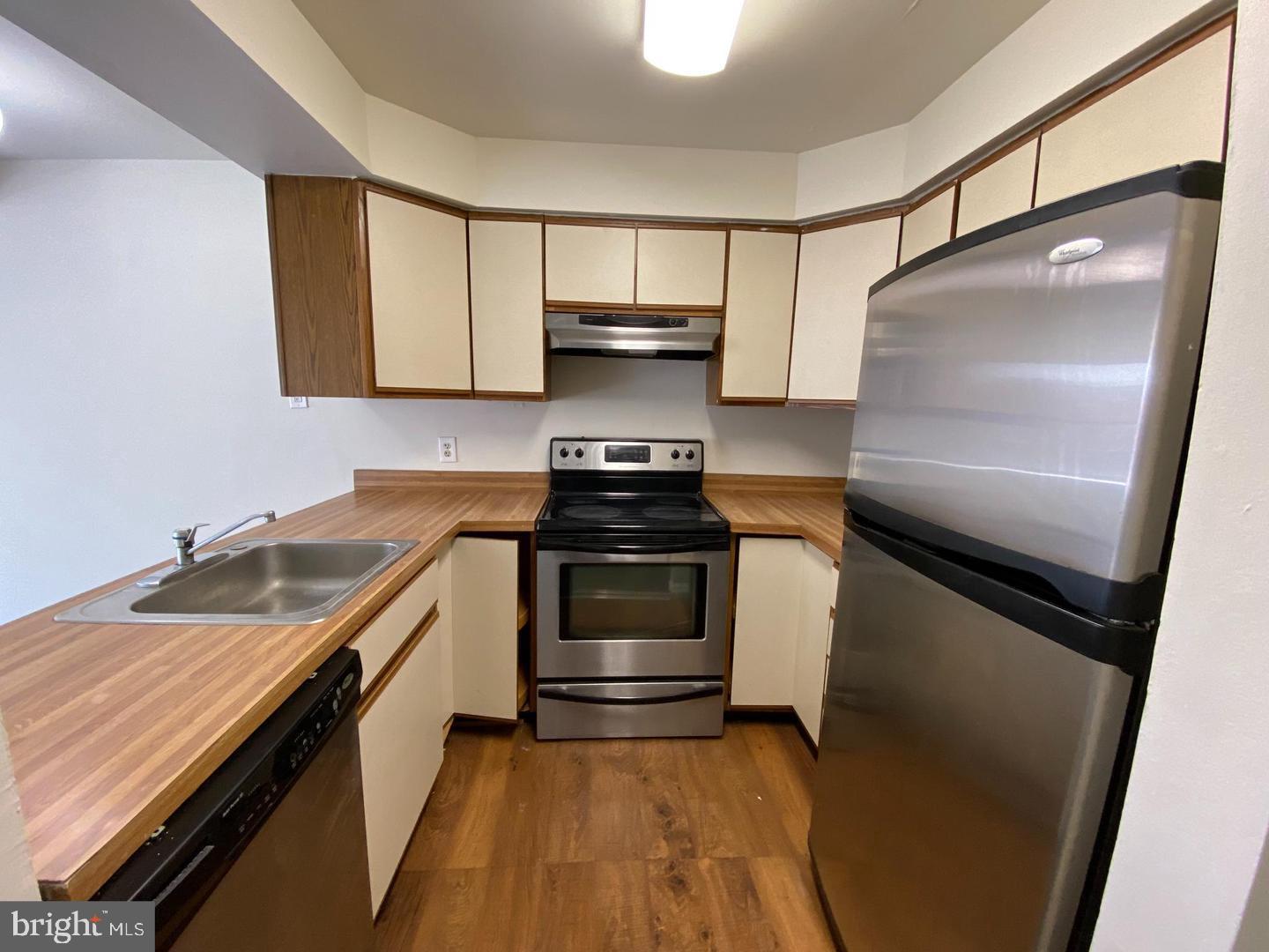 610 S American St Property Photo 12