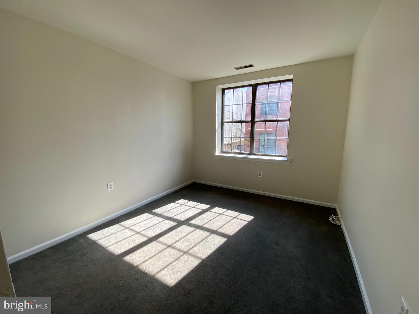 610 S American St Property Photo 16