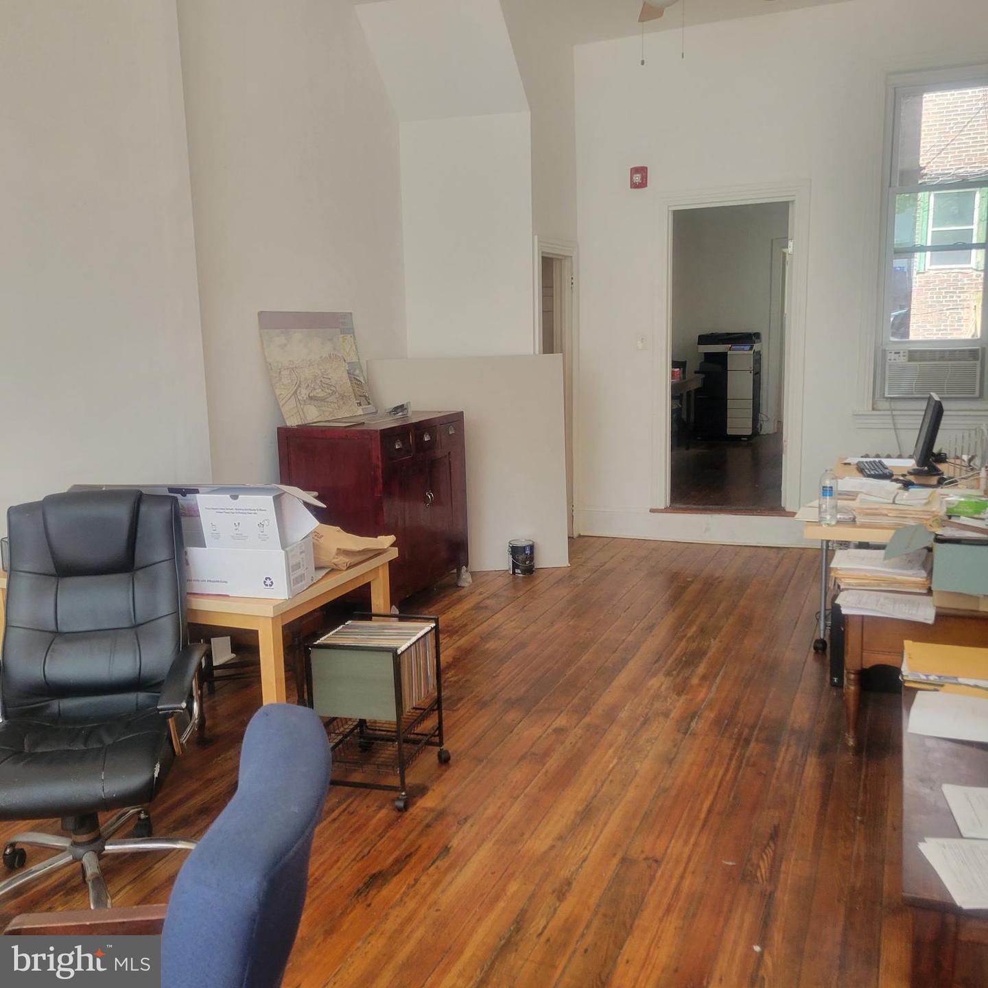 331 W Girard Ave Property Photo 6