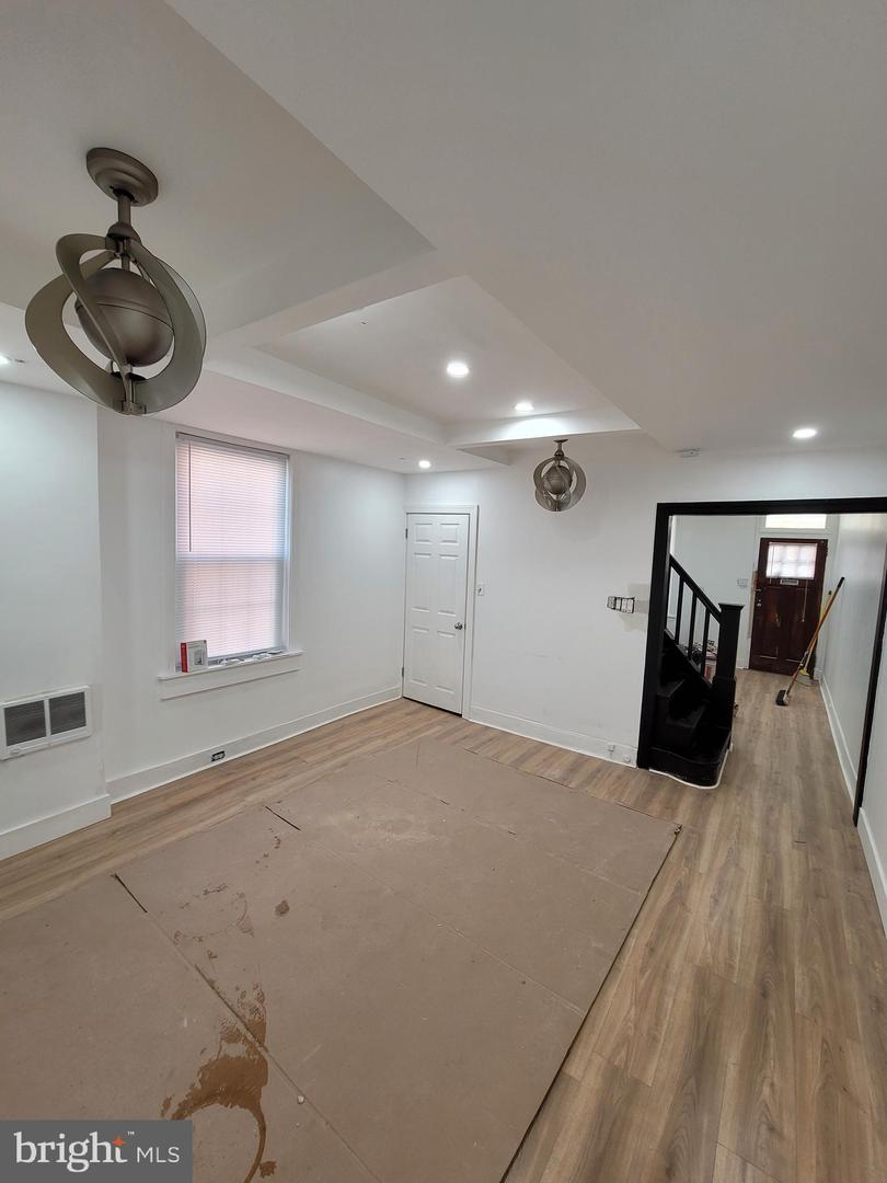 2125 Ruffner St Property Photo 2