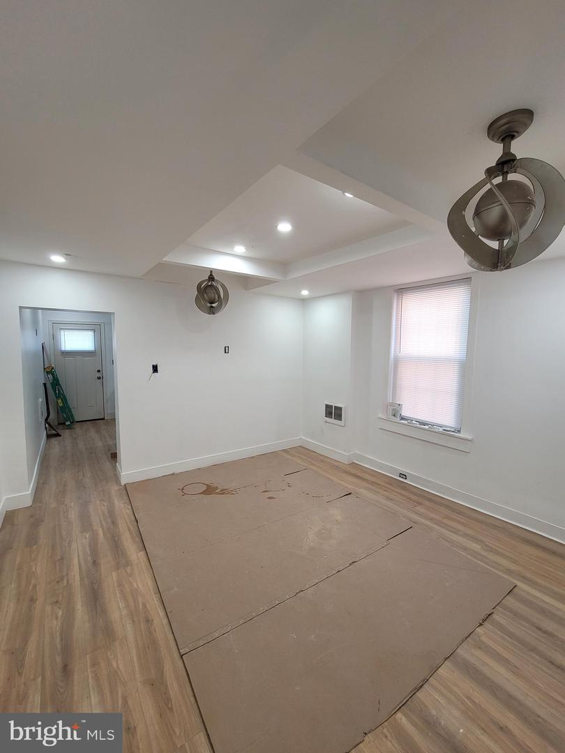 2125 Ruffner St Property Photo 3