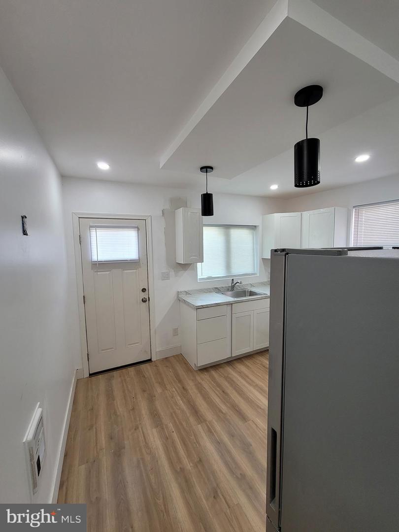 2125 Ruffner St Property Photo 5