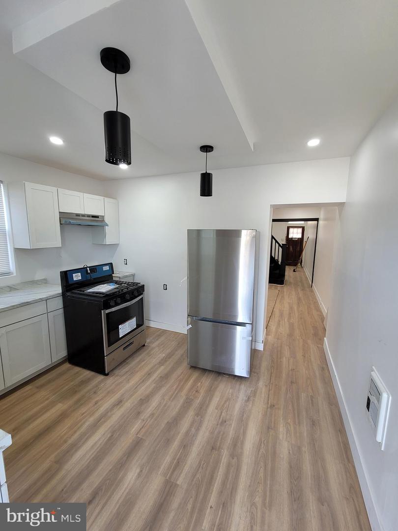 2125 Ruffner St Property Photo 6